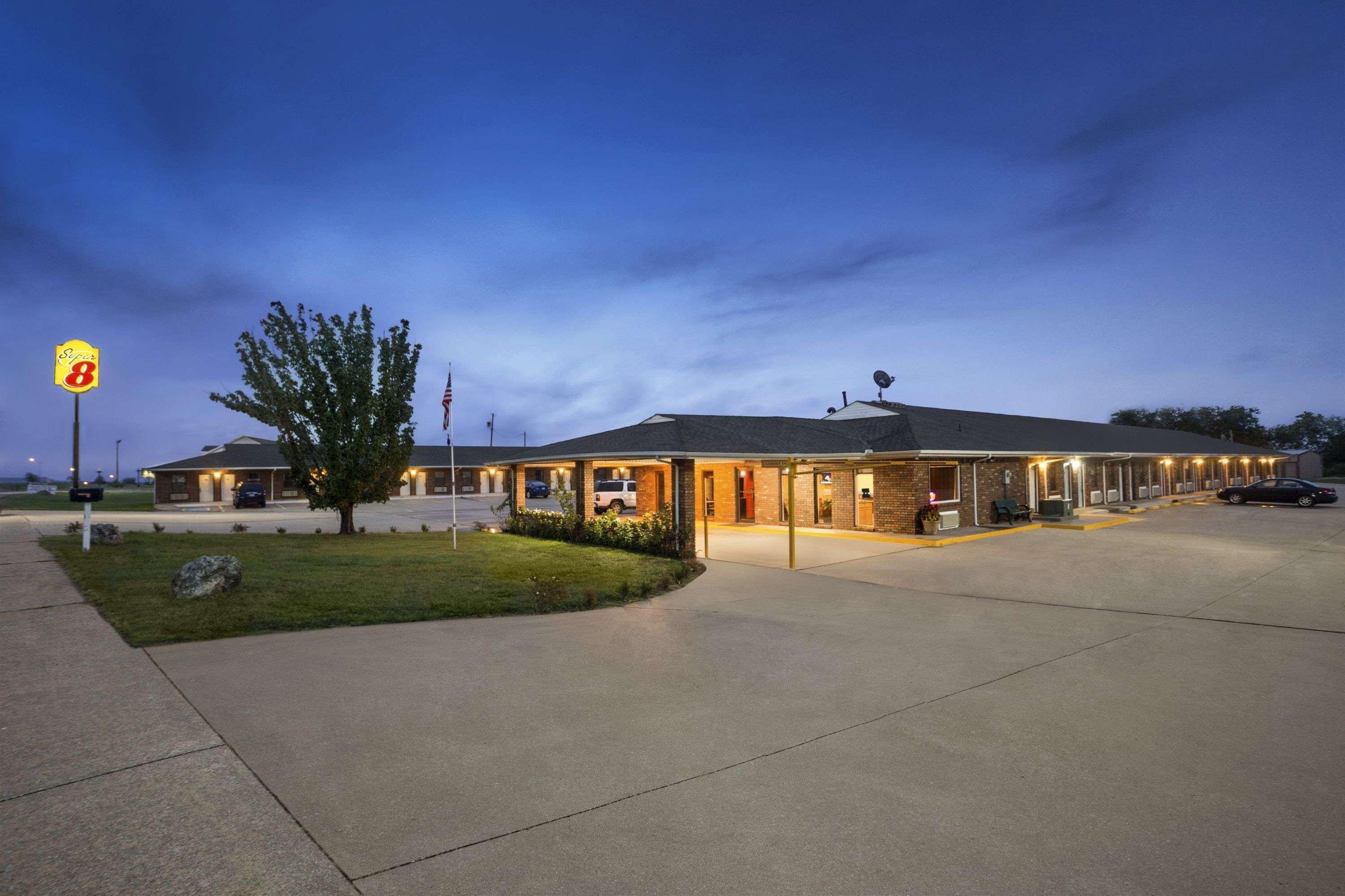 Motel Super 8 By Wyndham Henryetta Extérieur photo